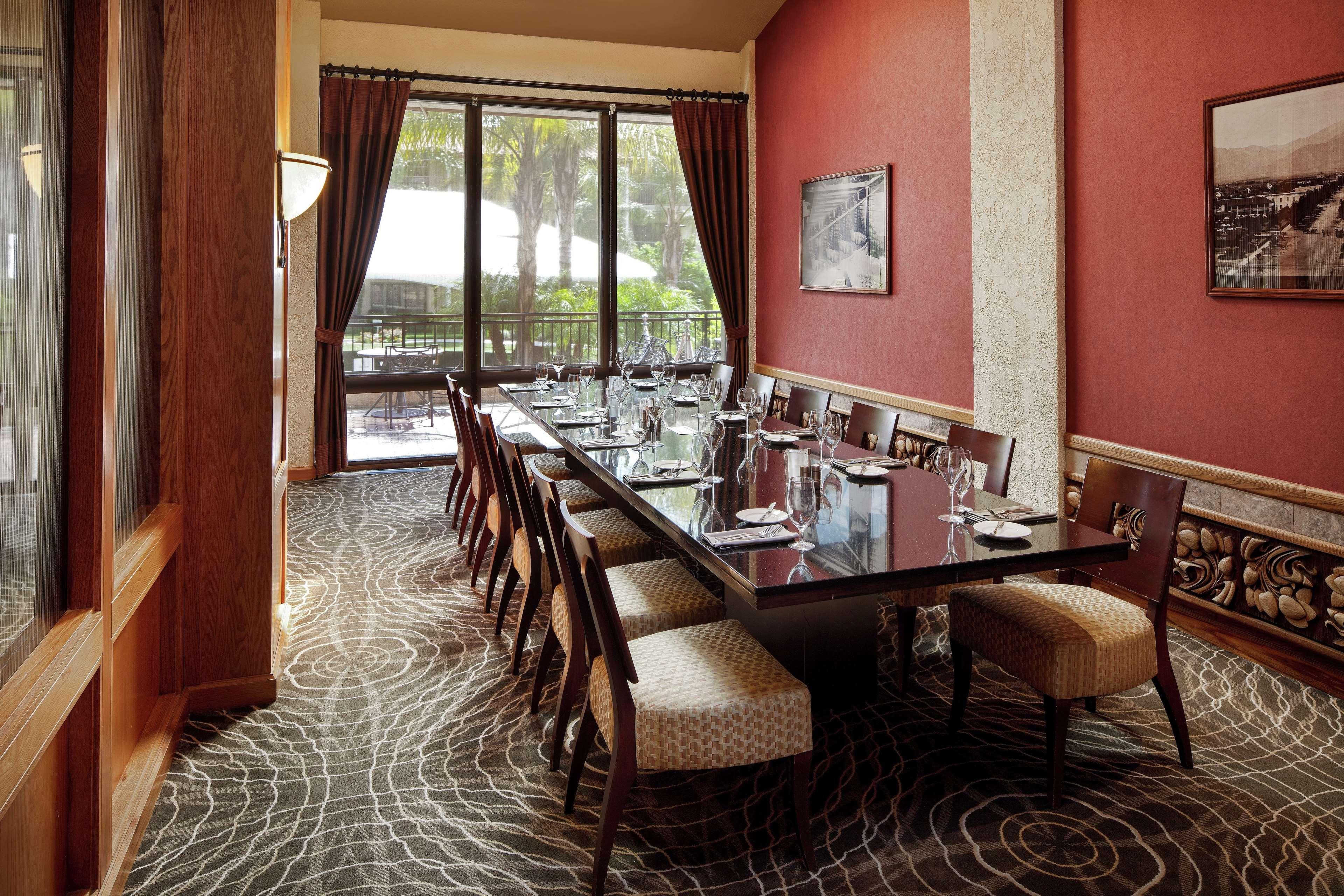 ดับเบิ้ลทรี โฮเต็ล ออนตาริโอแอร์พอร์ต Hotel ภายนอก รูปภาพ