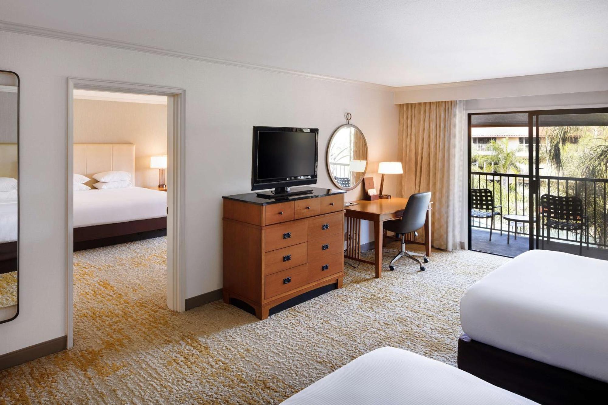 ดับเบิ้ลทรี โฮเต็ล ออนตาริโอแอร์พอร์ต Hotel ภายนอก รูปภาพ