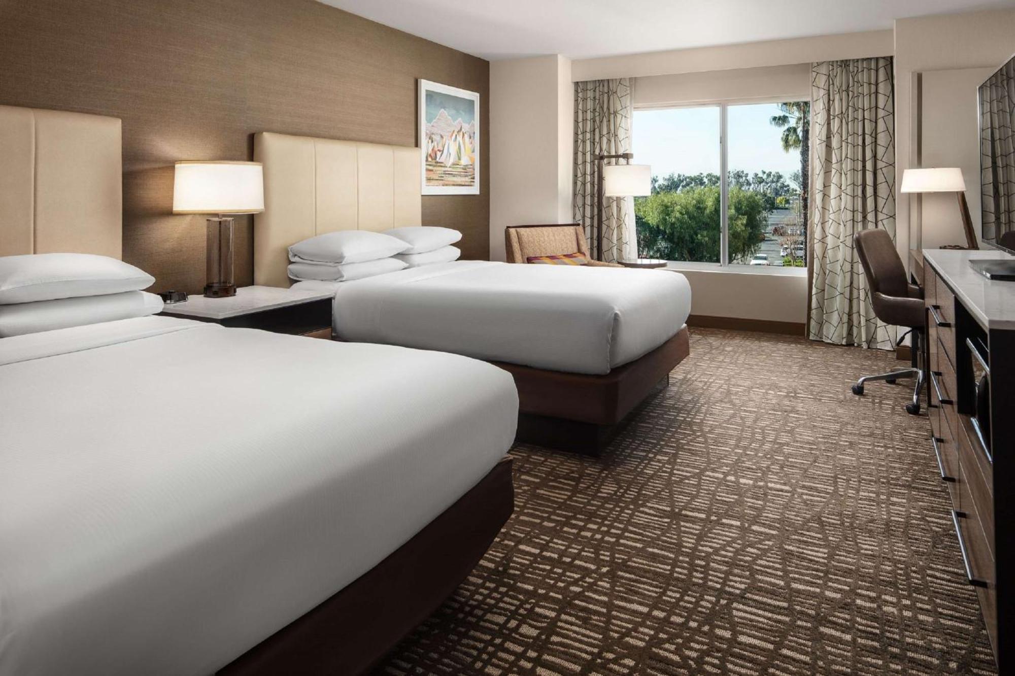 ดับเบิ้ลทรี โฮเต็ล ออนตาริโอแอร์พอร์ต Hotel ภายนอก รูปภาพ