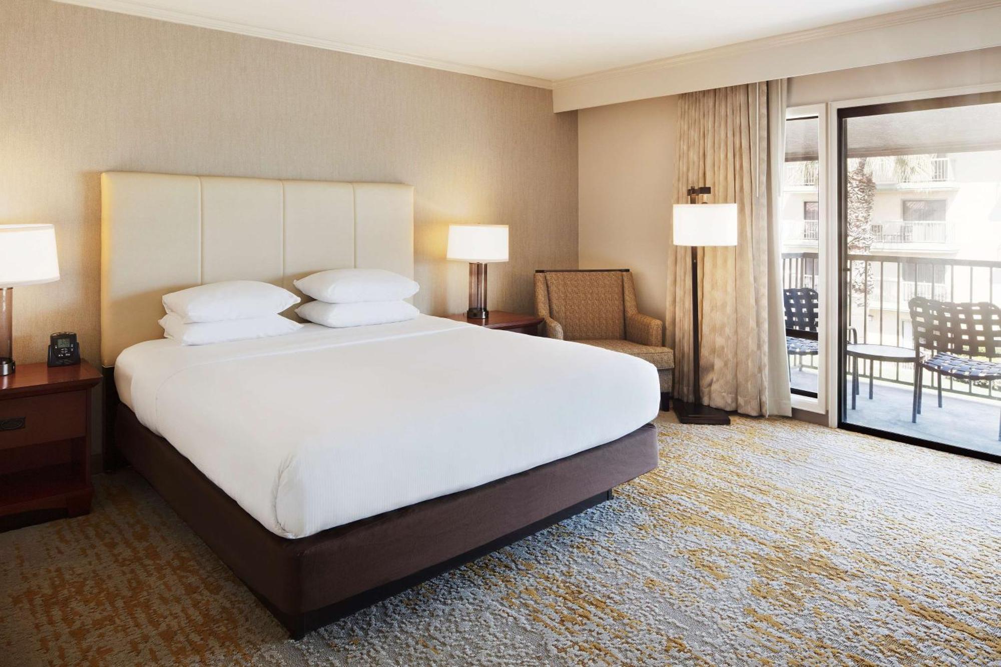 ดับเบิ้ลทรี โฮเต็ล ออนตาริโอแอร์พอร์ต Hotel ภายนอก รูปภาพ